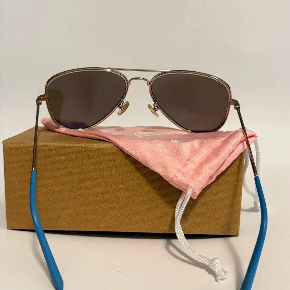 Stylish Silver Aviator Sunglasses - Picture 2 of 4